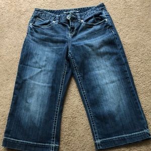 Women’s wide leg Capri jeans